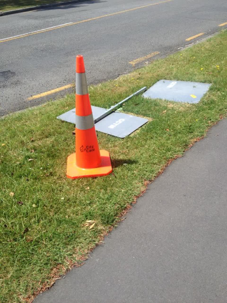 The photograph attached to this roading/streets report