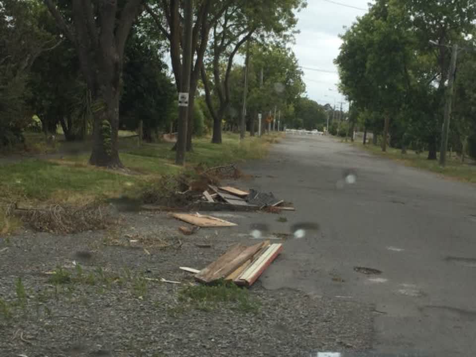 The photograph attached to this rubbish/recycling report