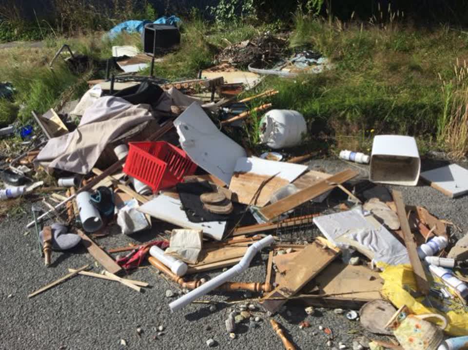 The photograph attached to this rubbish/recycling report