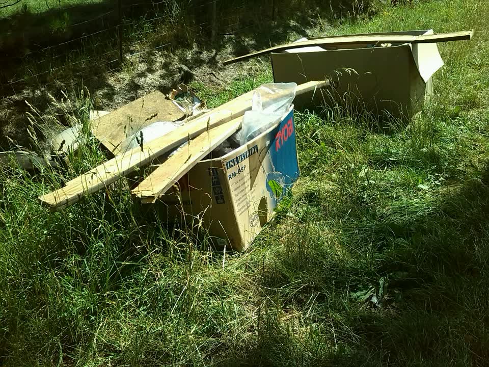 The photograph attached to this rubbish/recycling report