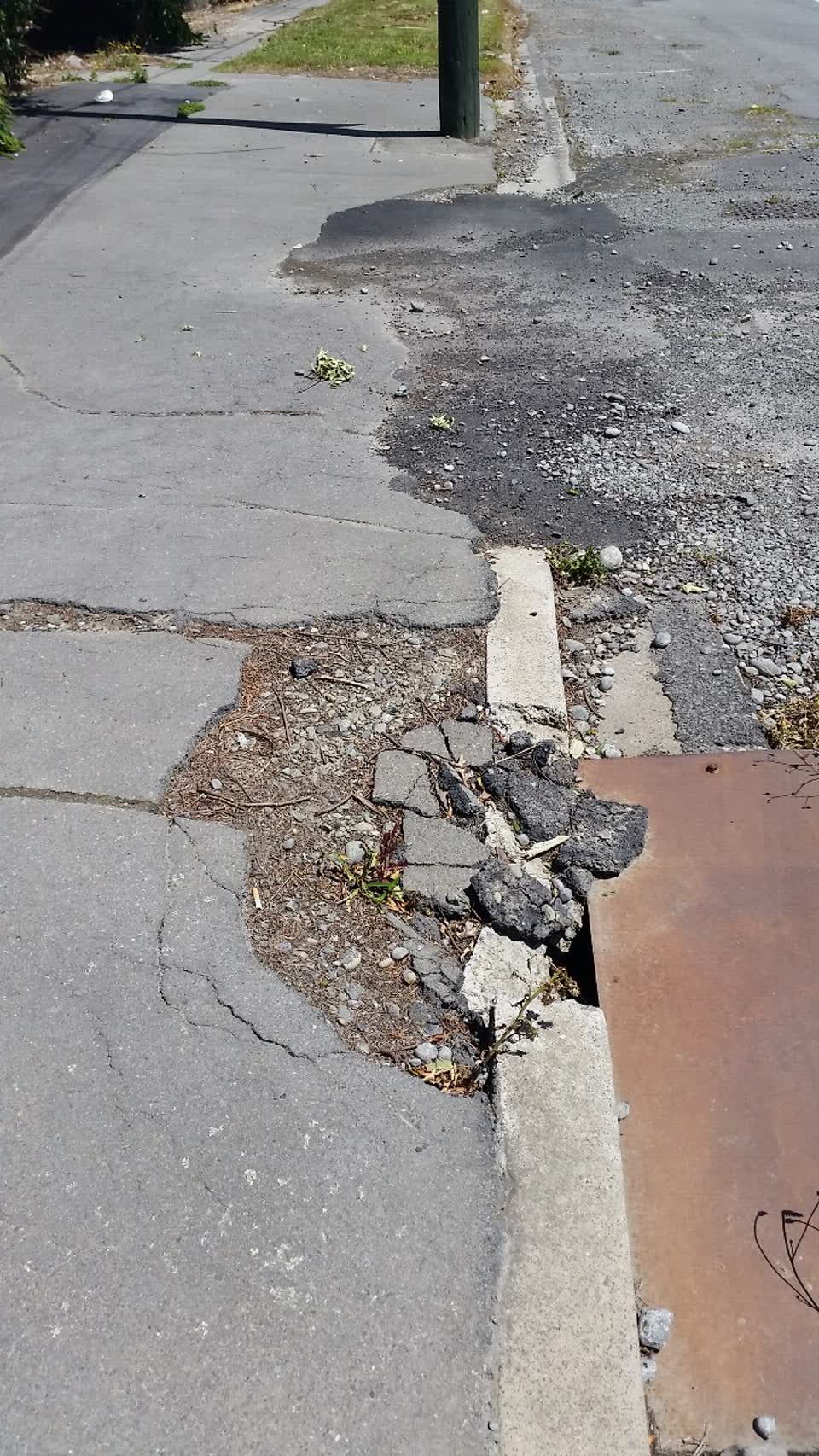 The photograph attached to this roading/streets report