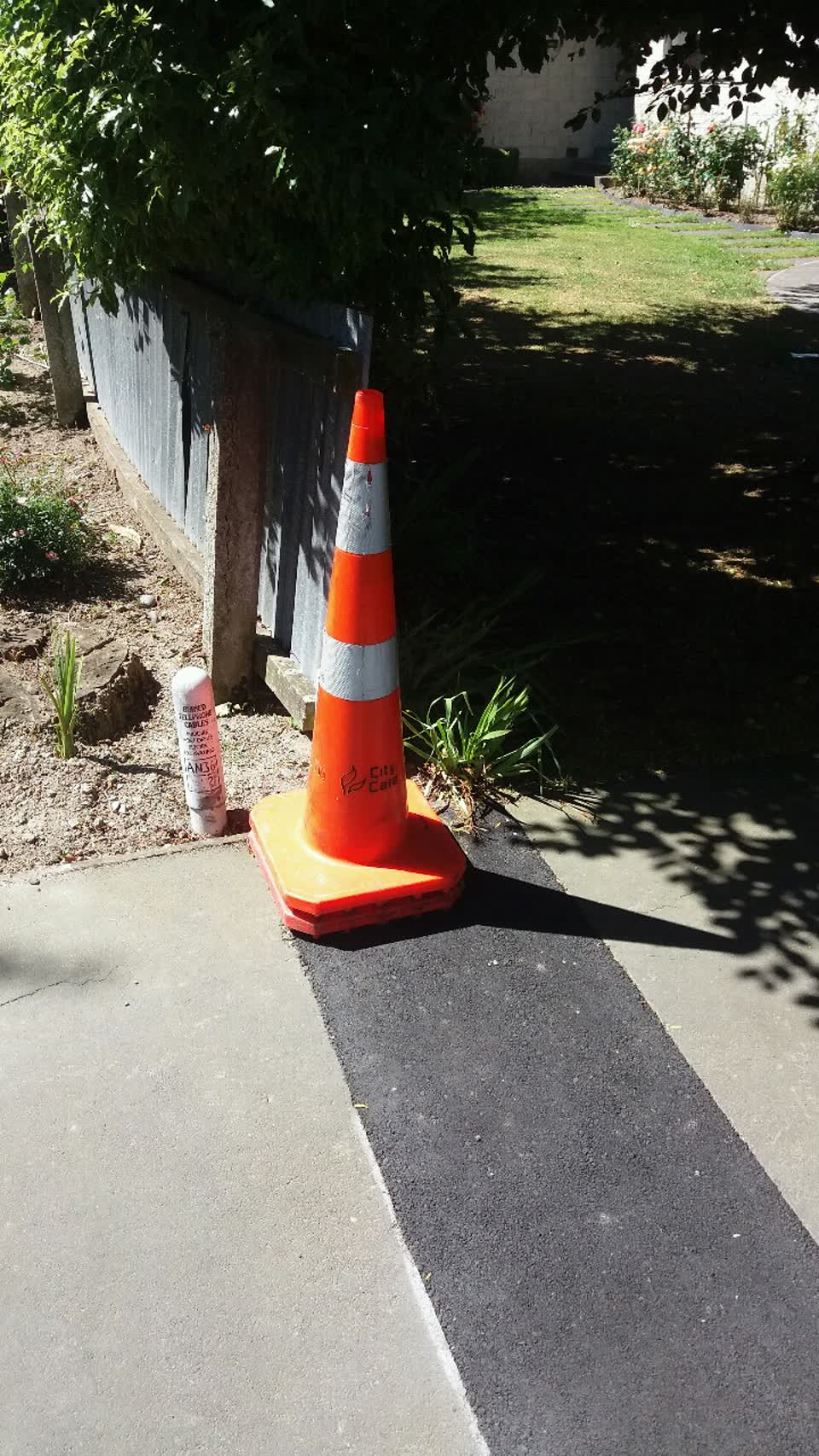 The photograph attached to this roading/streets report