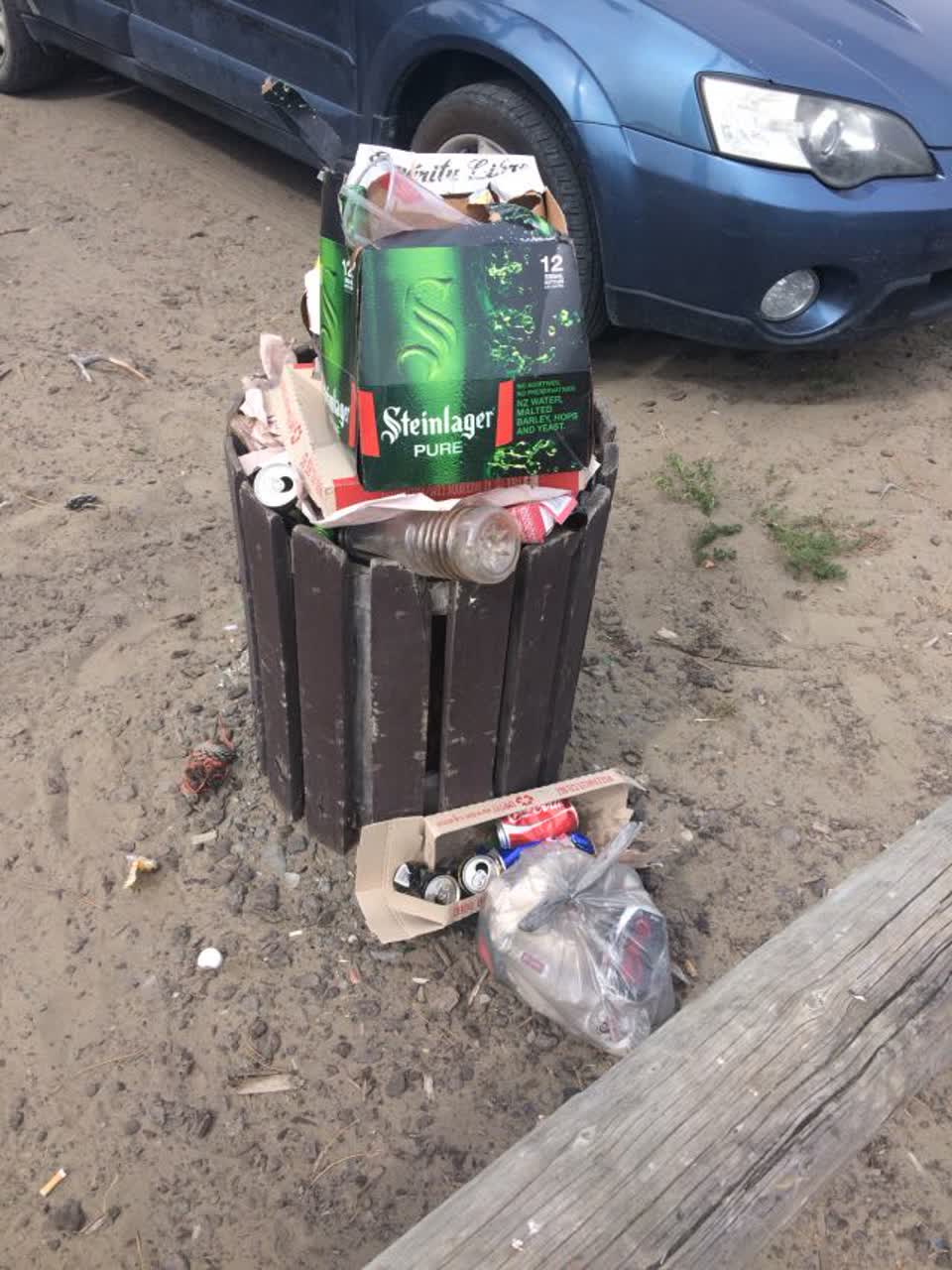 The photograph attached to this rubbish/recycling report
