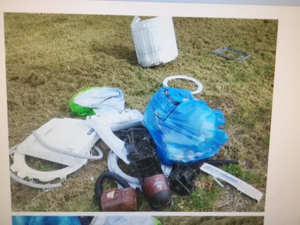 The photograph attached to this rubbish/recycling report