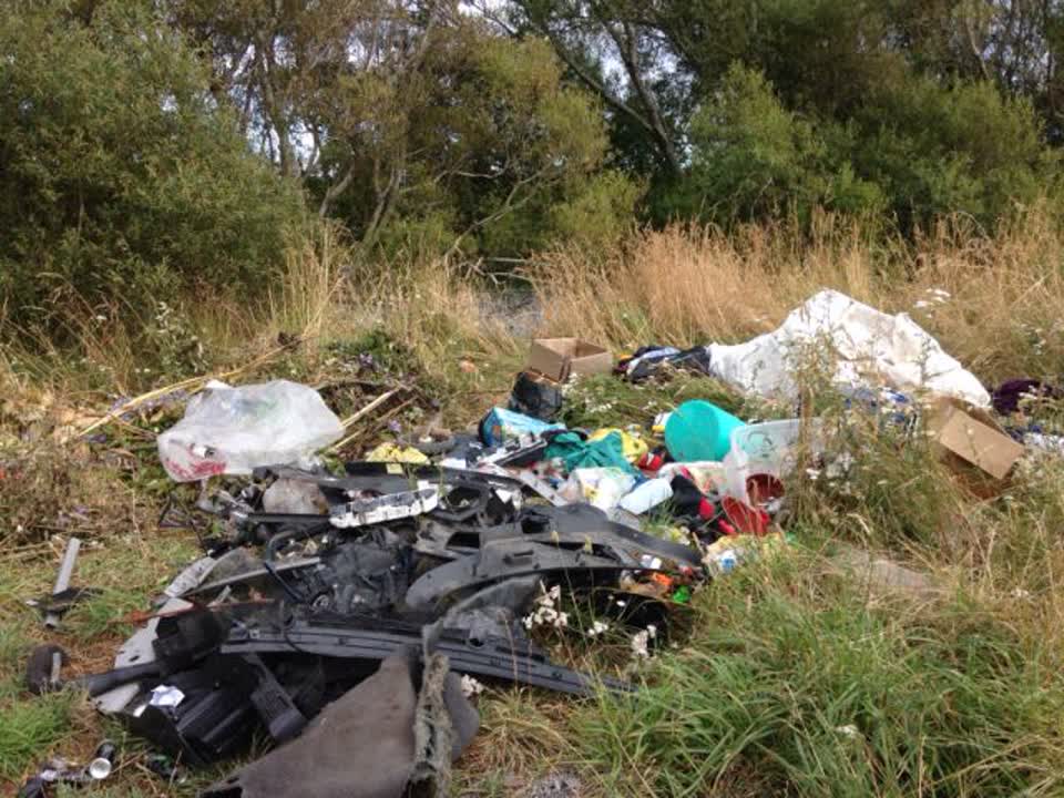 The photograph attached to this rubbish/recycling report