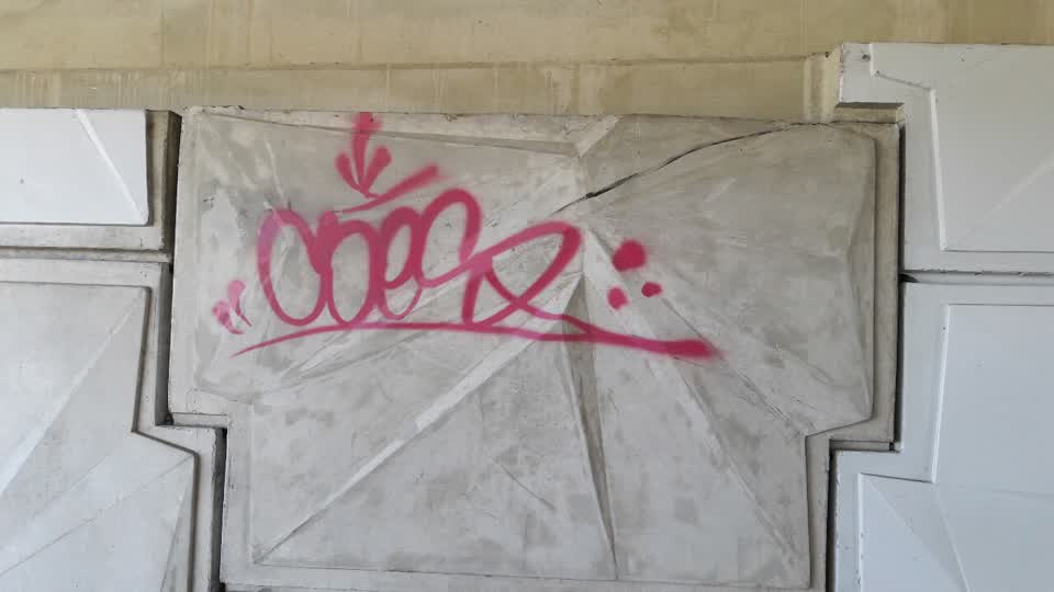 The photograph attached to this graffiti report