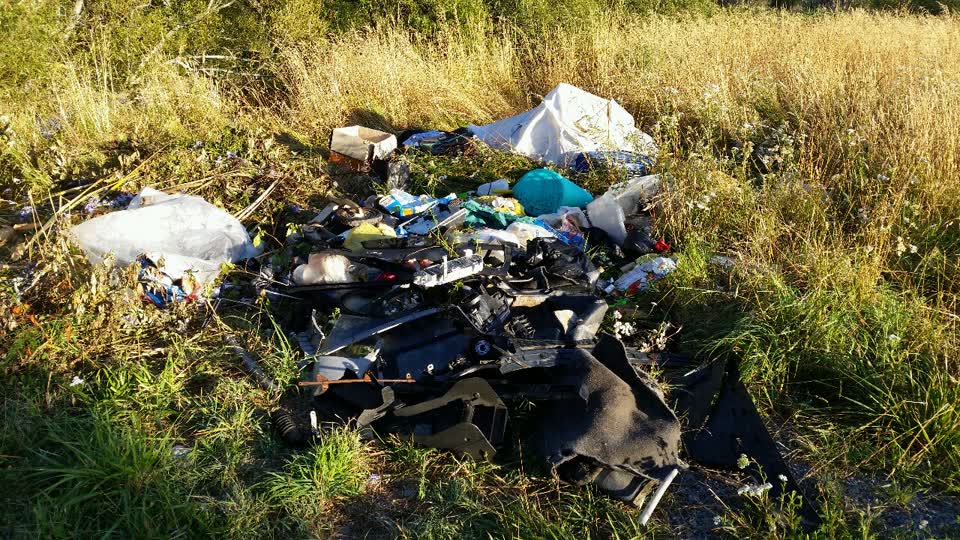 The photograph attached to this rubbish/recycling report