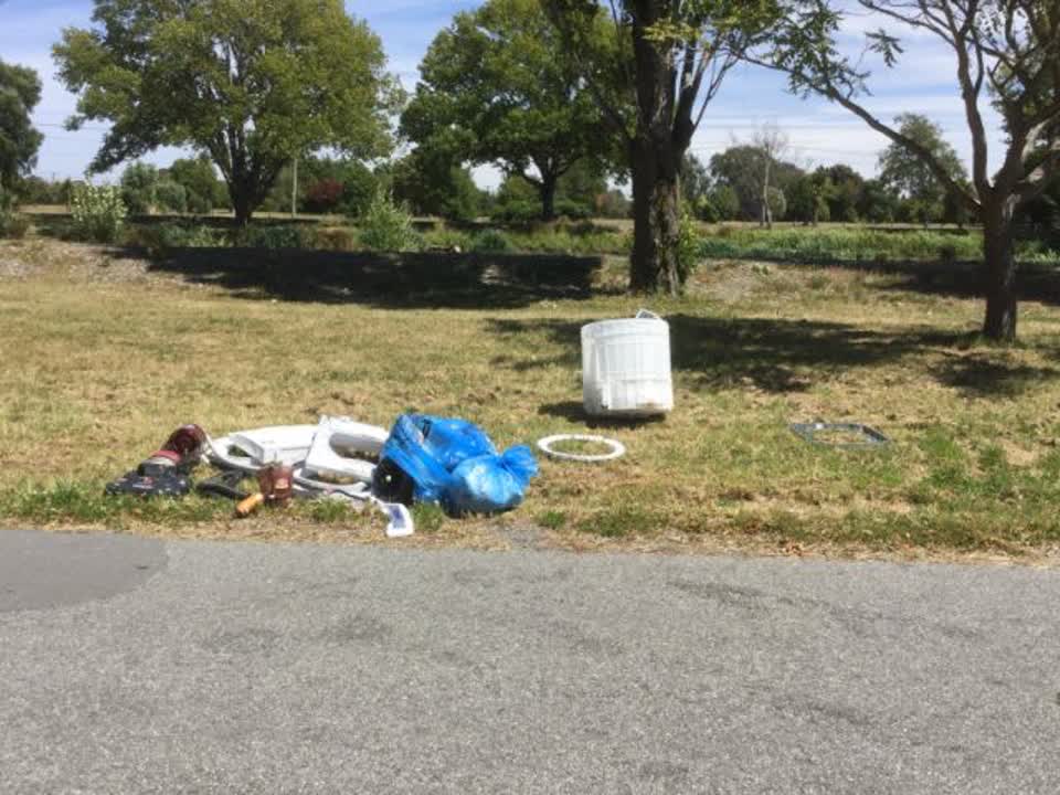 The photograph attached to this rubbish/recycling report