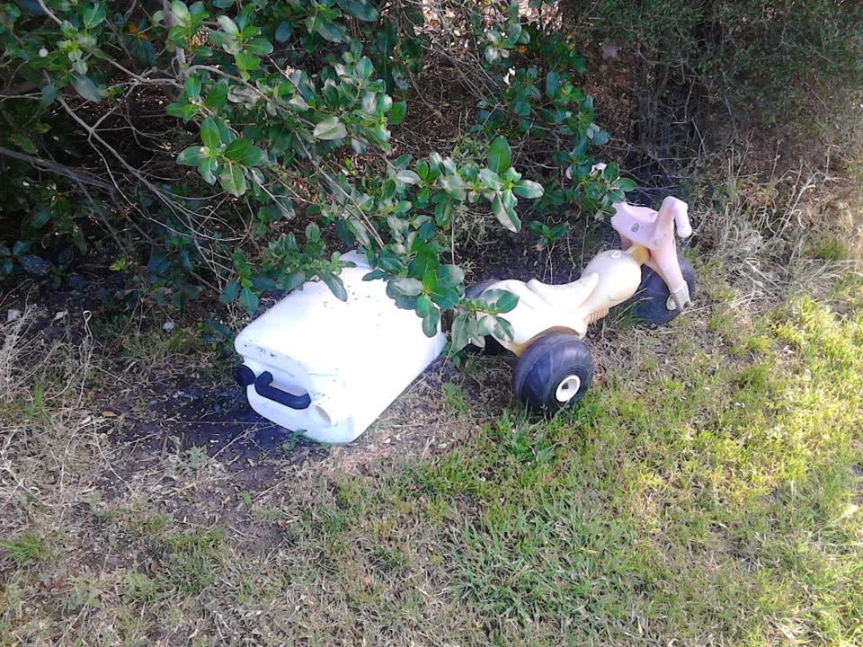 The photograph attached to this rubbish/recycling report