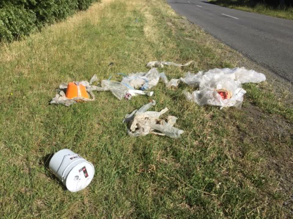 The photograph attached to this rubbish/recycling report