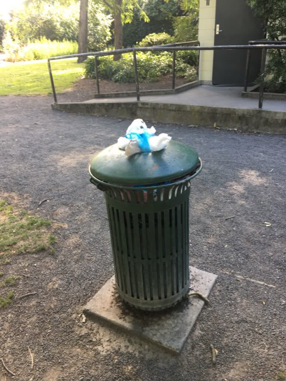 The photograph attached to this rubbish/recycling report