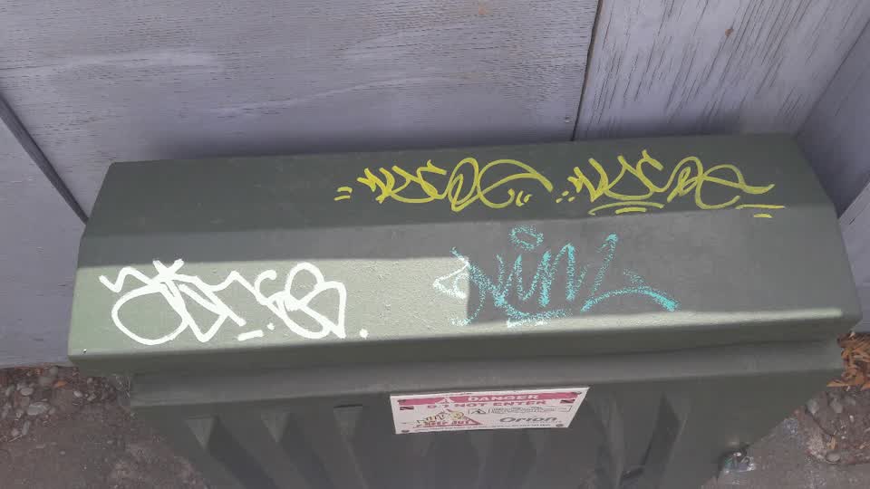 The photograph attached to this graffiti report