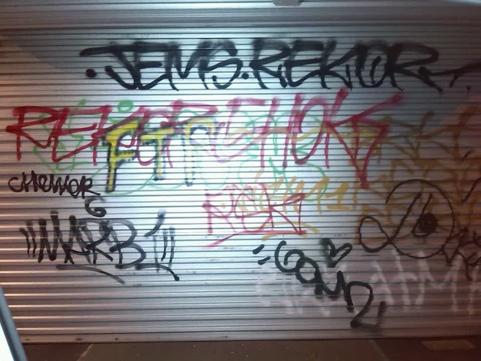 The photograph attached to this graffiti report