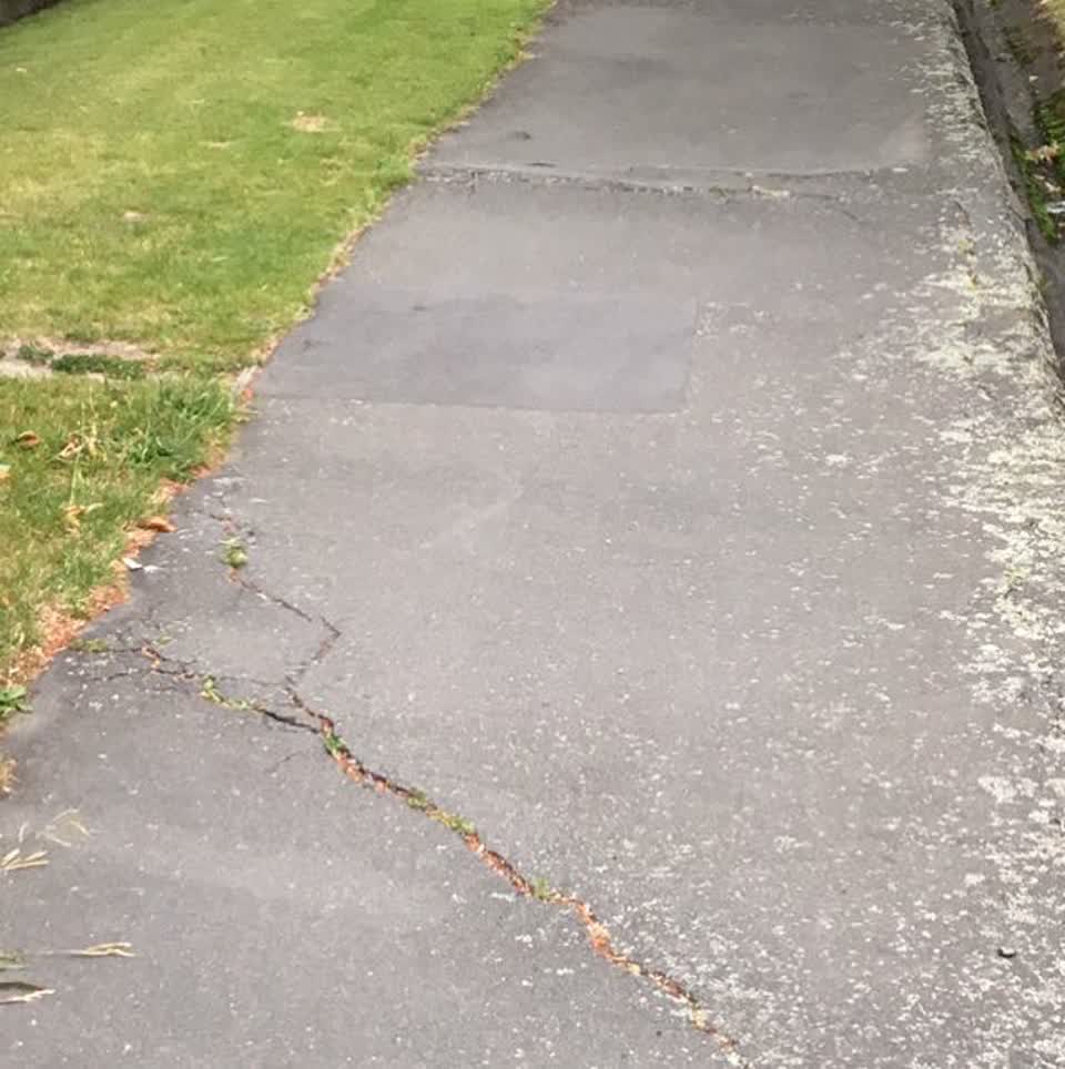 The photograph attached to this roading/streets report