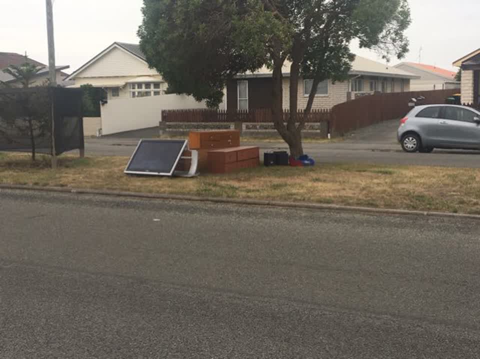The photograph attached to this rubbish/recycling report