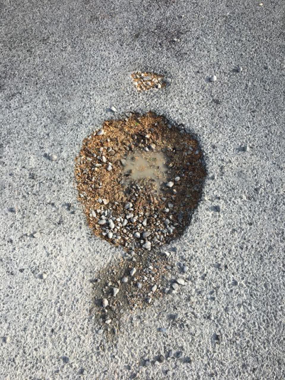 The photograph attached to this roading/streets report