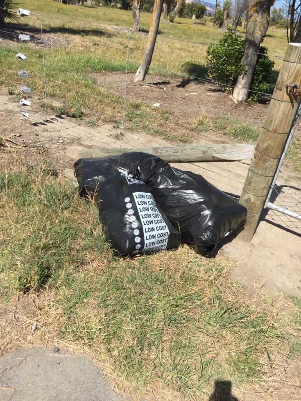 The photograph attached to this rubbish/recycling report