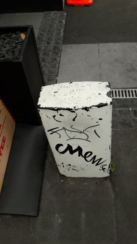 Graffiti, a report photo