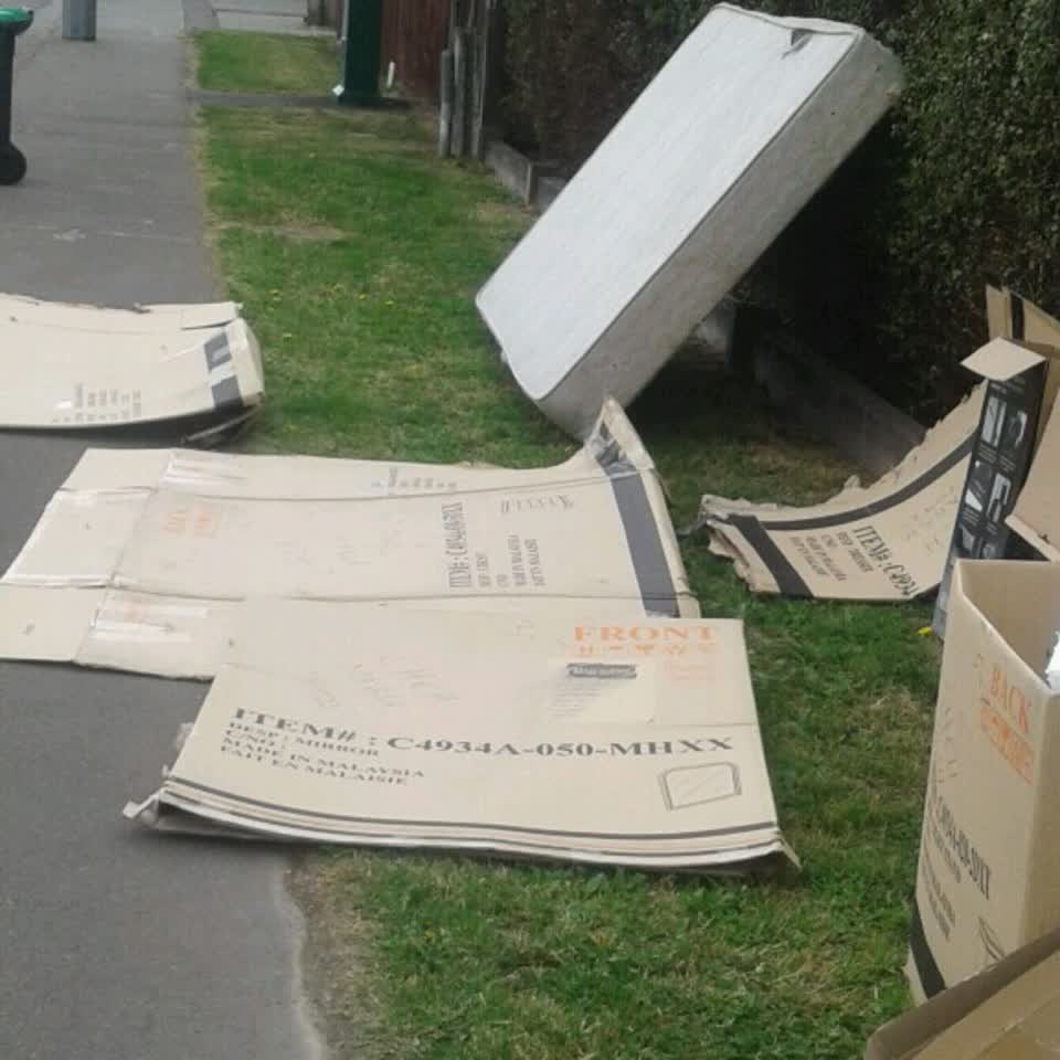 The photograph attached to this rubbish/recycling report