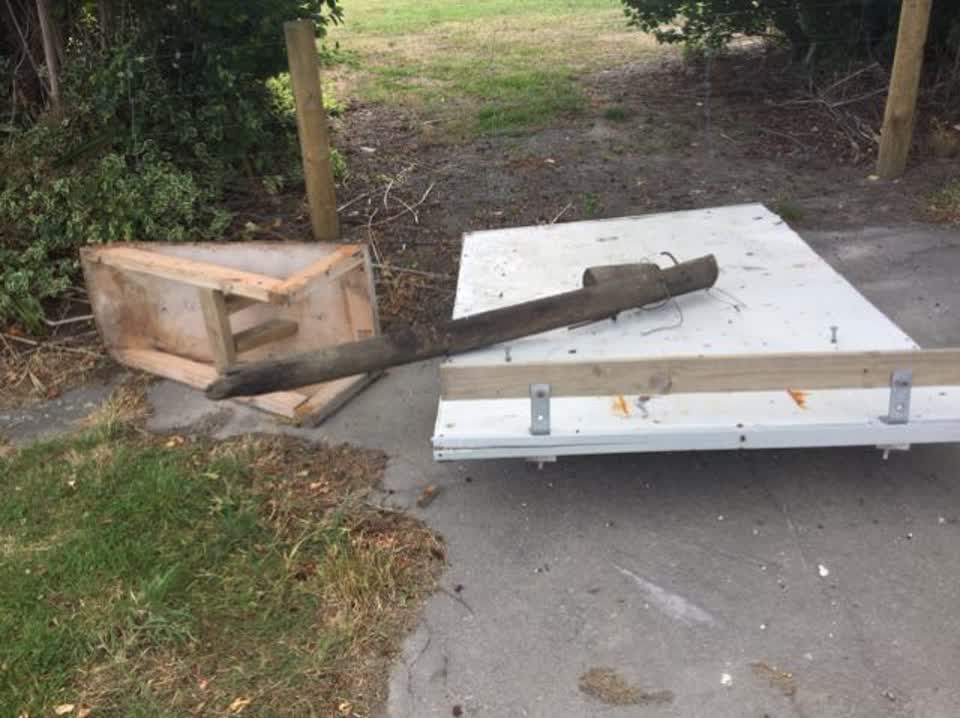 The photograph attached to this rubbish/recycling report