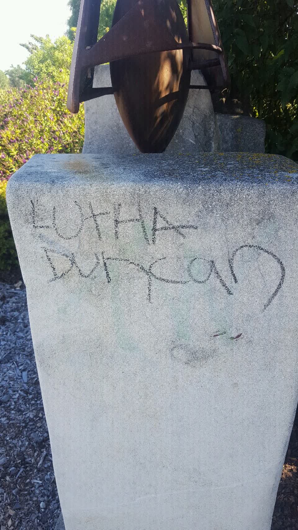 The photograph attached to this graffiti report