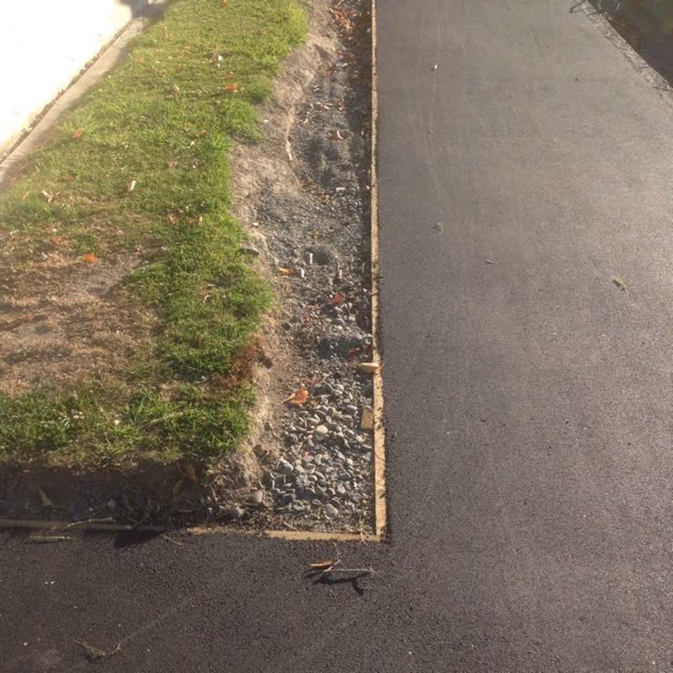 The photograph attached to this roading/streets report