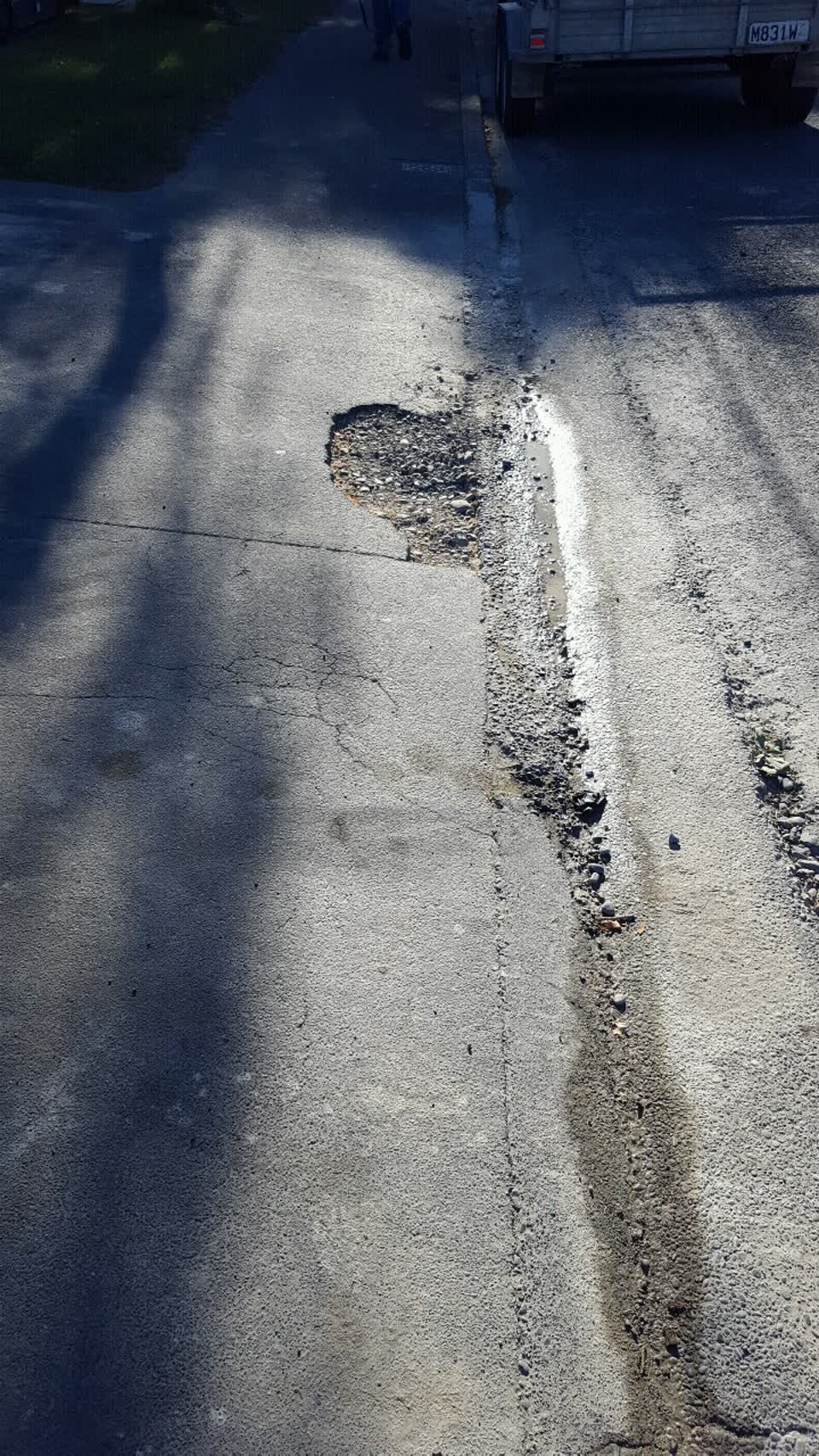 The photograph attached to this roading/streets report