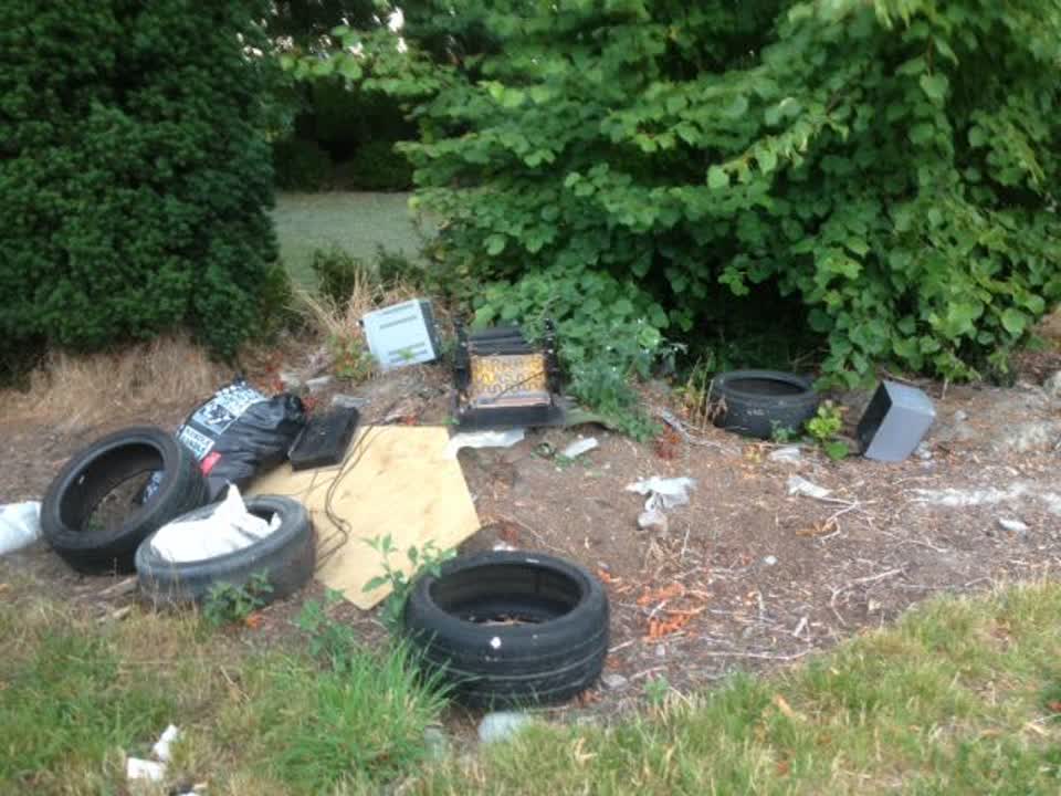 The photograph attached to this rubbish/recycling report