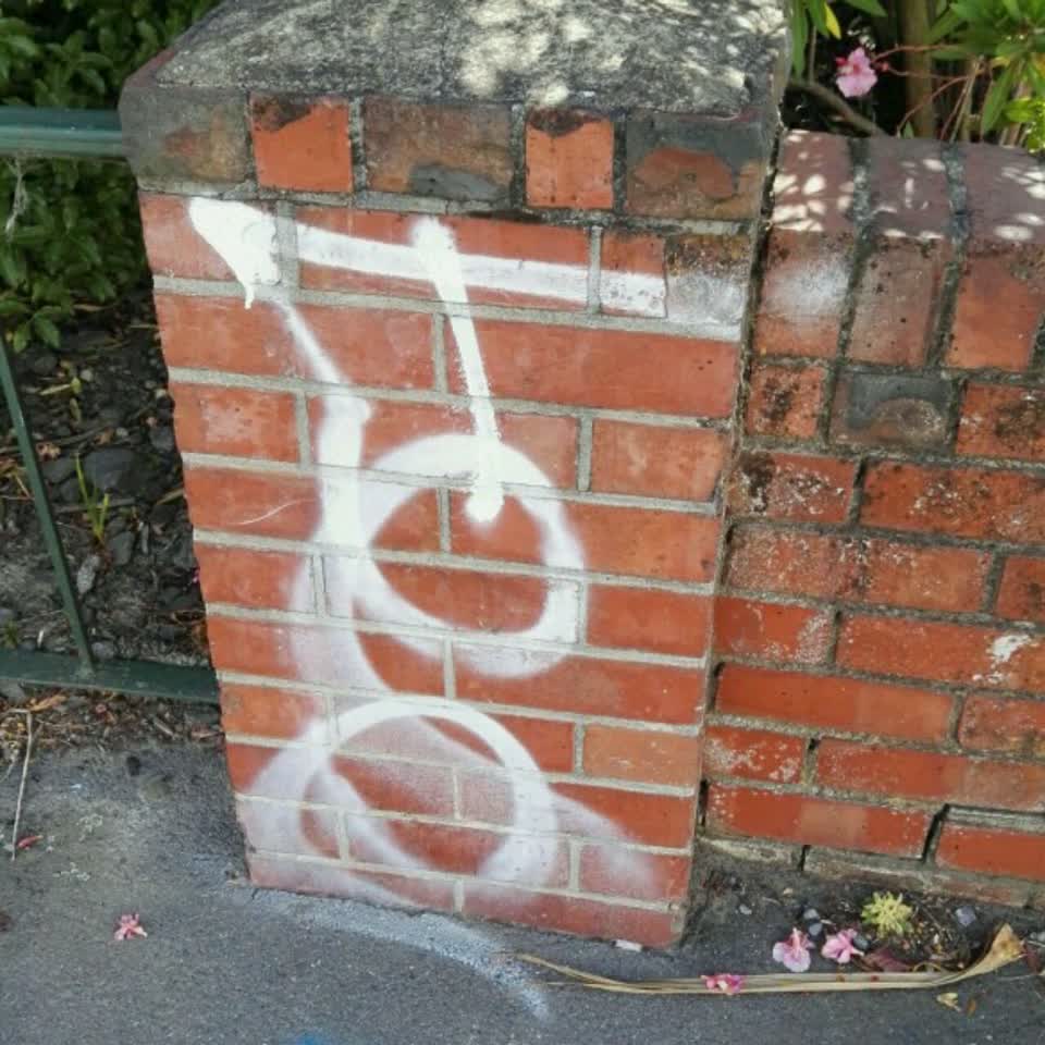 The photograph attached to this graffiti report