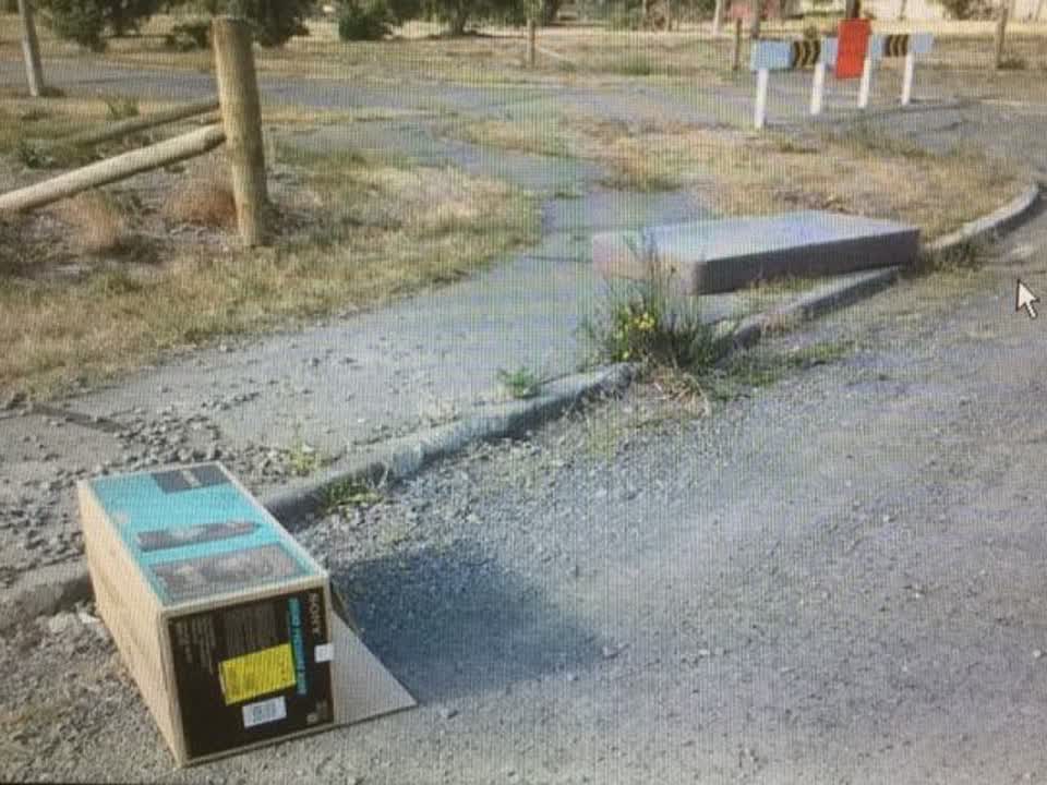 The photograph attached to this rubbish/recycling report