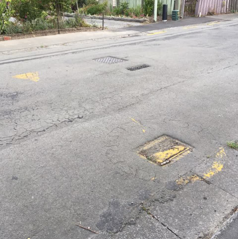 The photograph attached to this roading/streets report
