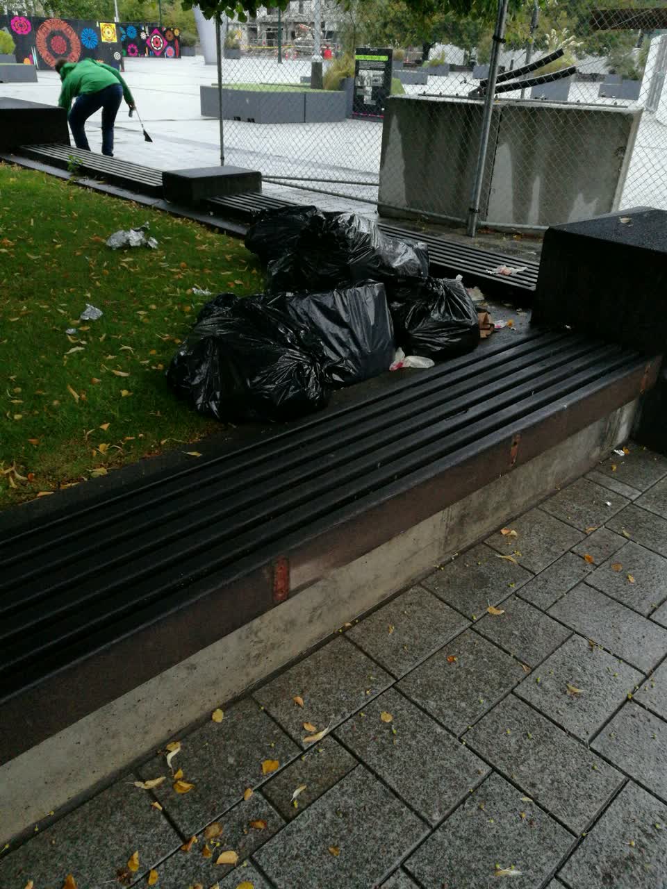 The photograph attached to this rubbish/recycling report
