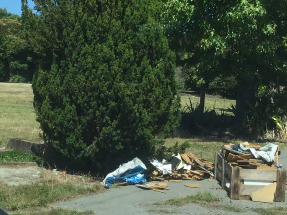 The photograph attached to this rubbish/recycling report