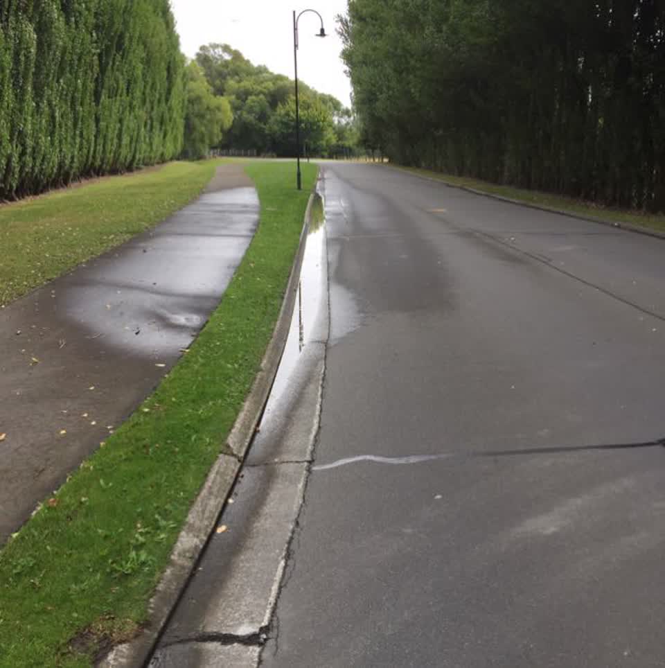 The photograph attached to this roading/streets report