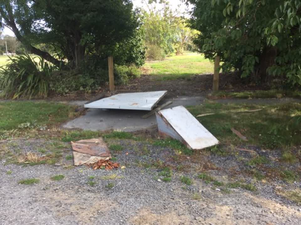 The photograph attached to this rubbish/recycling report
