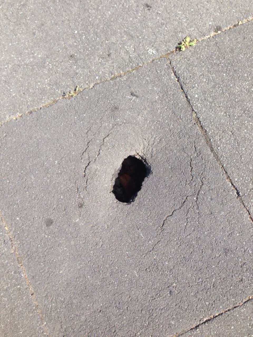 The photograph attached to this roading/streets report