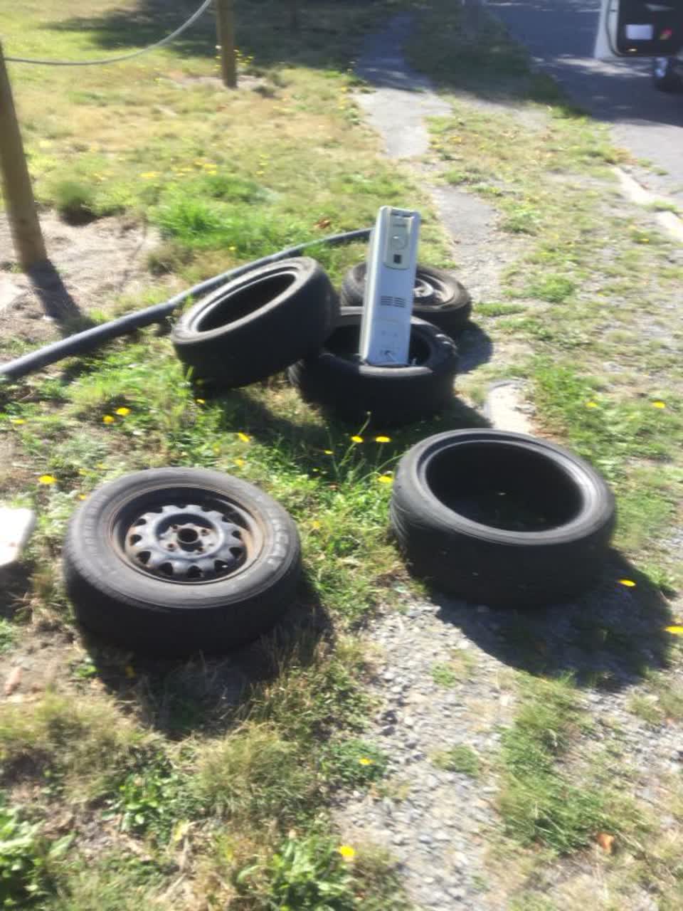 The photograph attached to this rubbish/recycling report