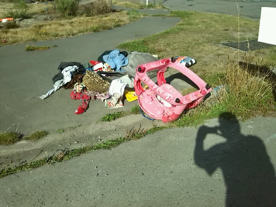 The photograph attached to this rubbish/recycling report