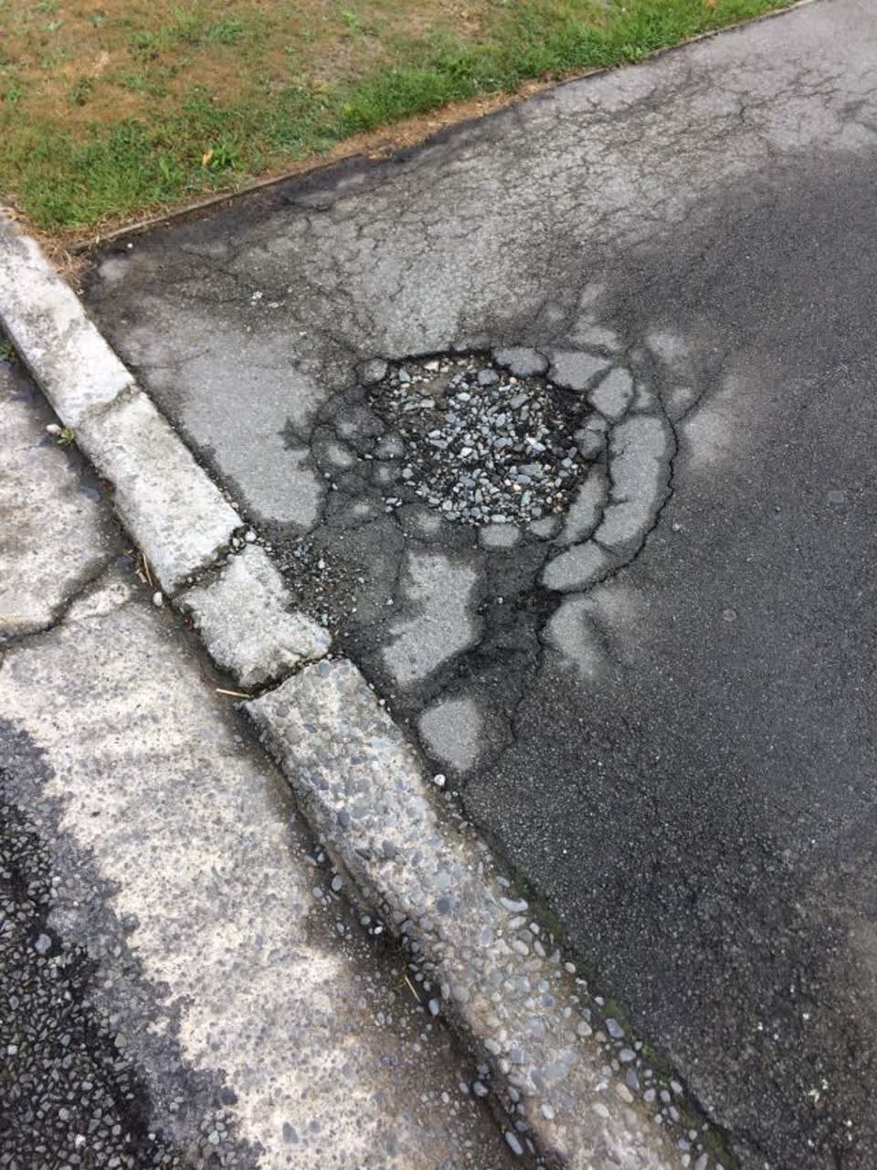 The photograph attached to this roading/streets report