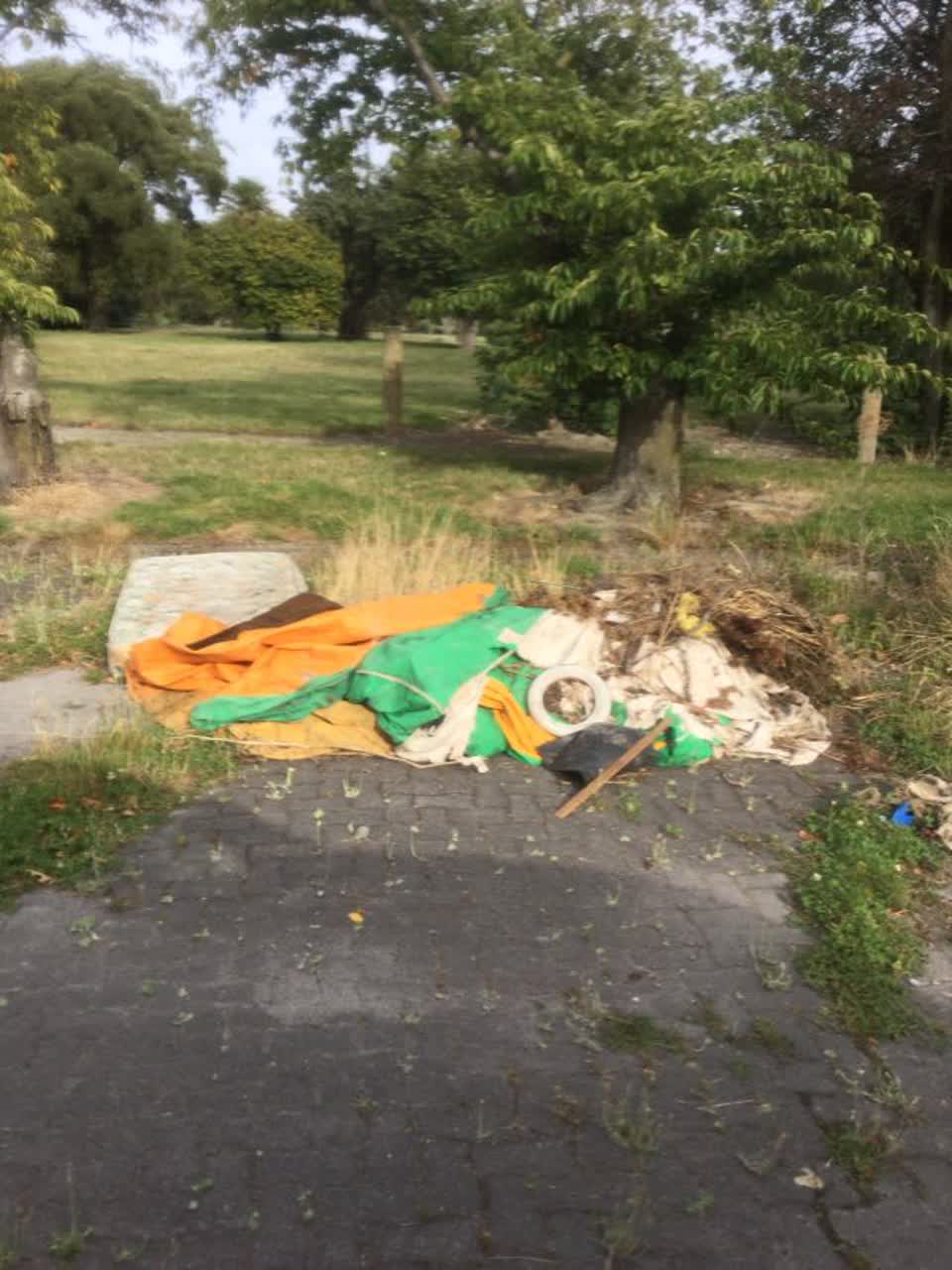 The photograph attached to this rubbish/recycling report