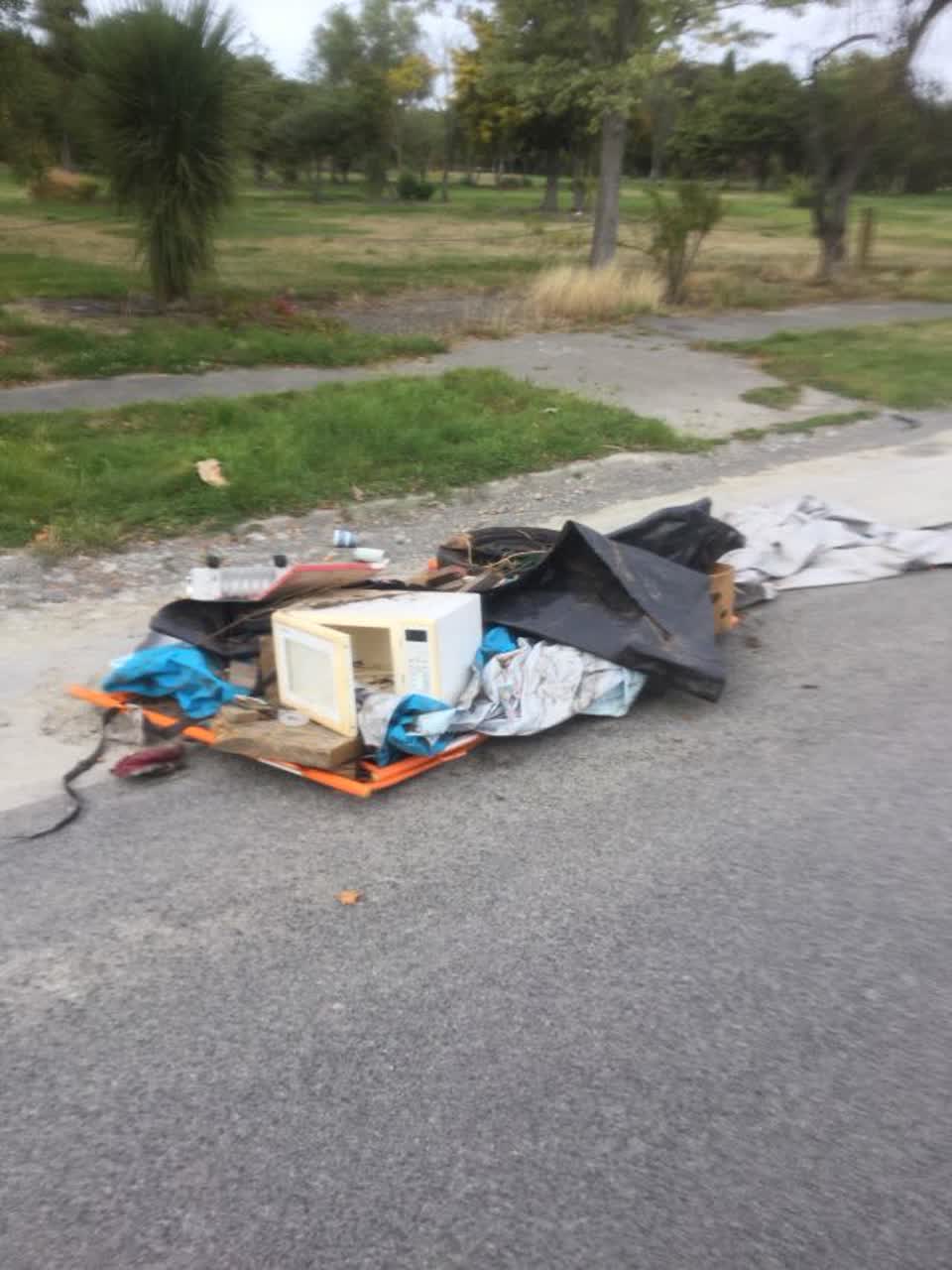 The photograph attached to this rubbish/recycling report