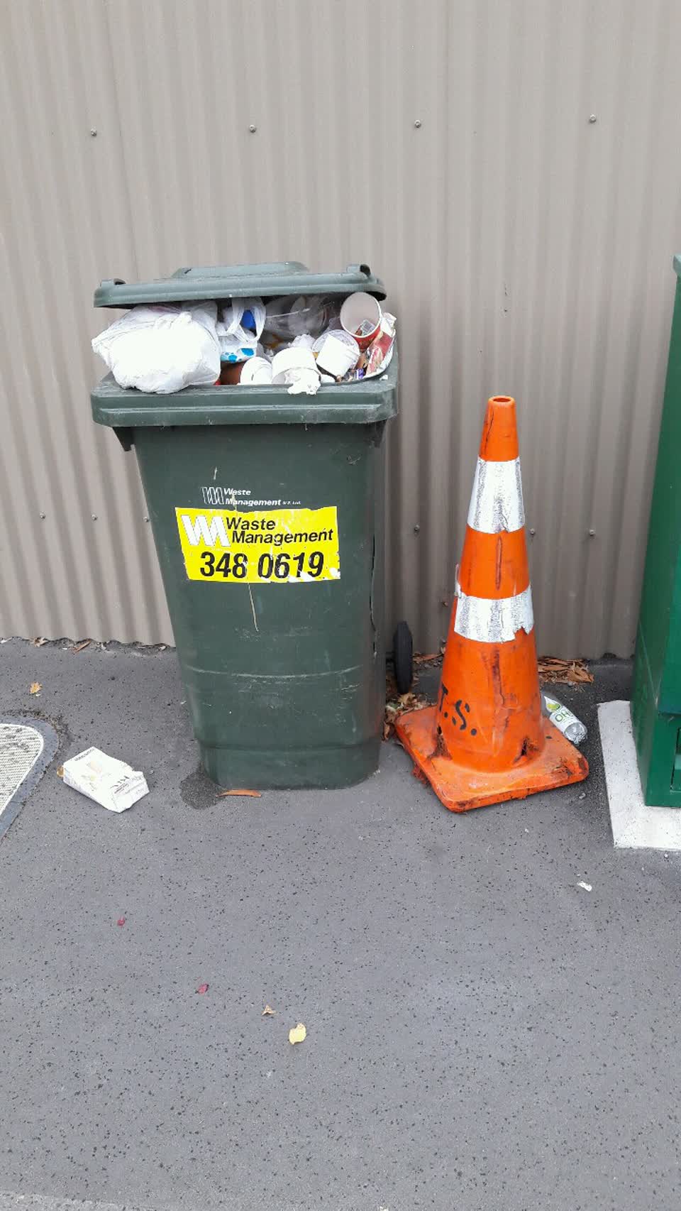 The photograph attached to this rubbish/recycling report