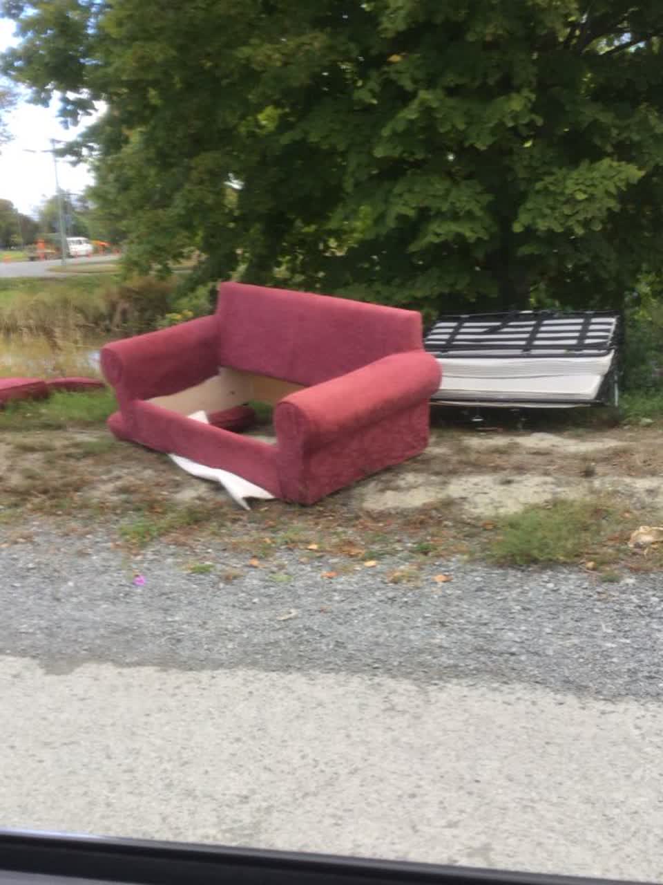 The photograph attached to this rubbish/recycling report