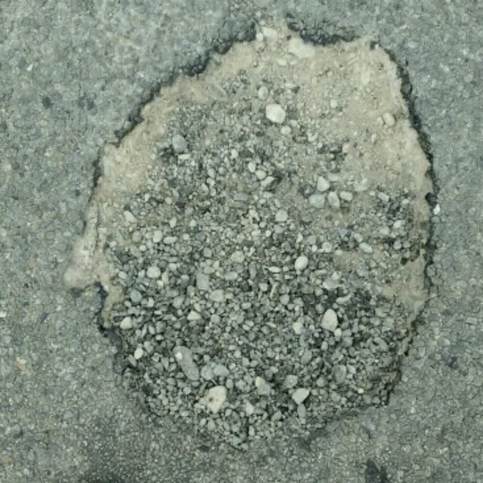 The photograph attached to this roading/streets report