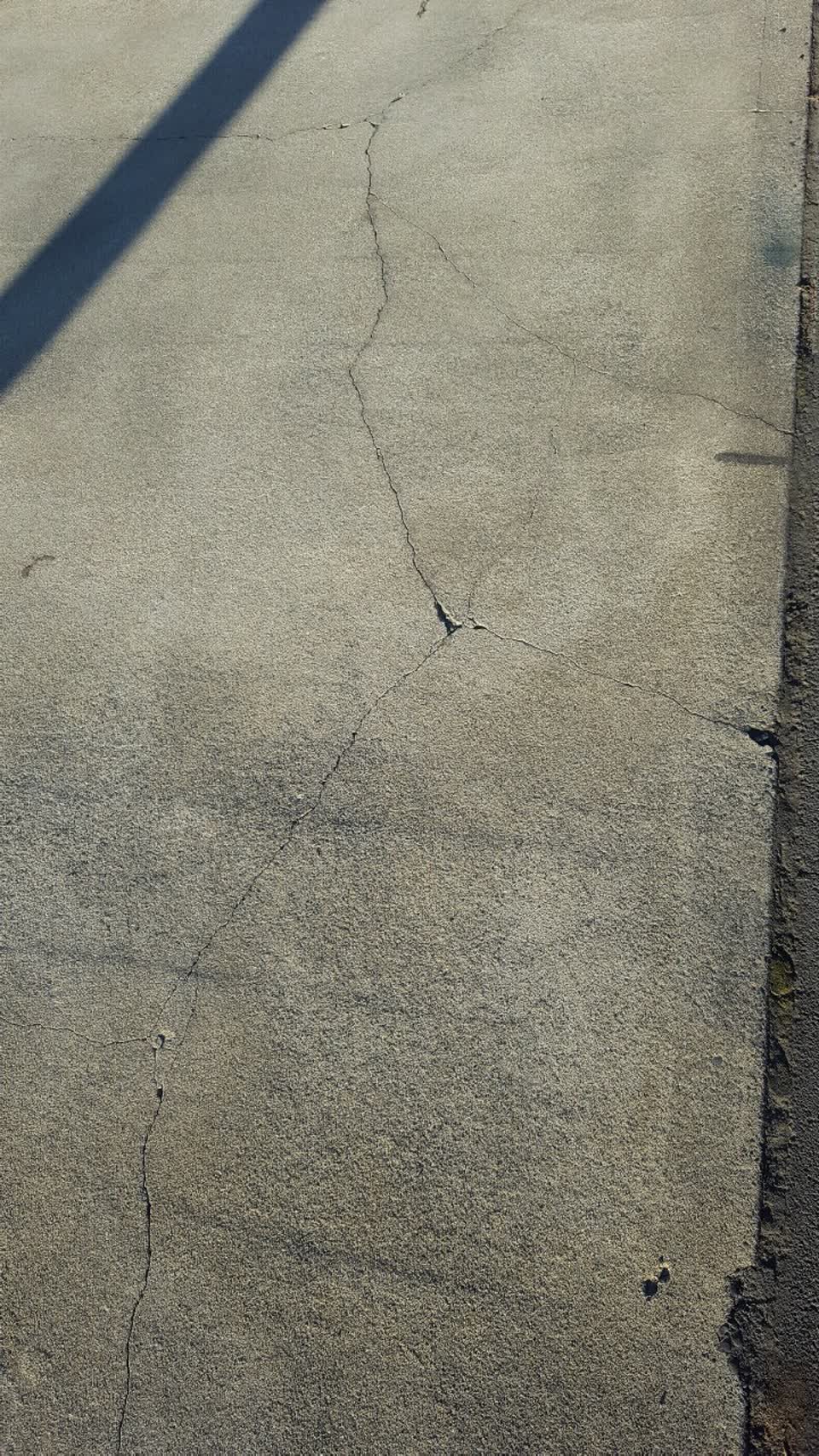 The photograph attached to this roading/streets report