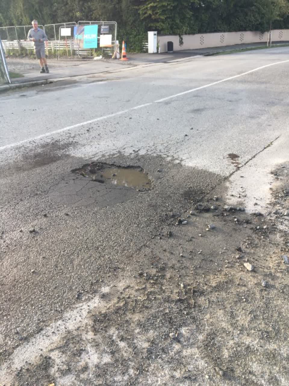 The photograph attached to this roading/streets report