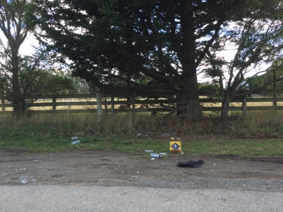 The photograph attached to this rubbish/recycling report
