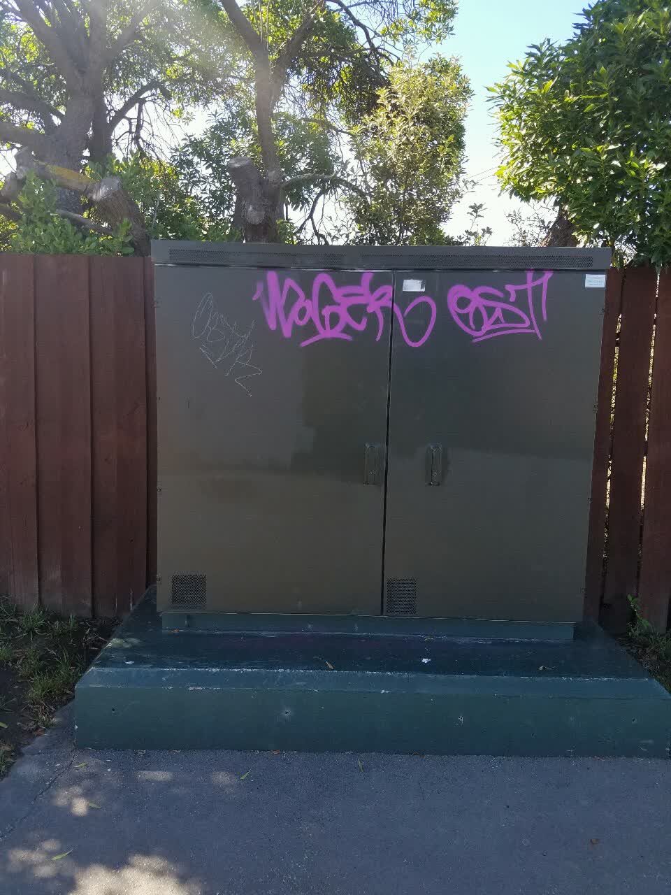 The photograph attached to this graffiti report