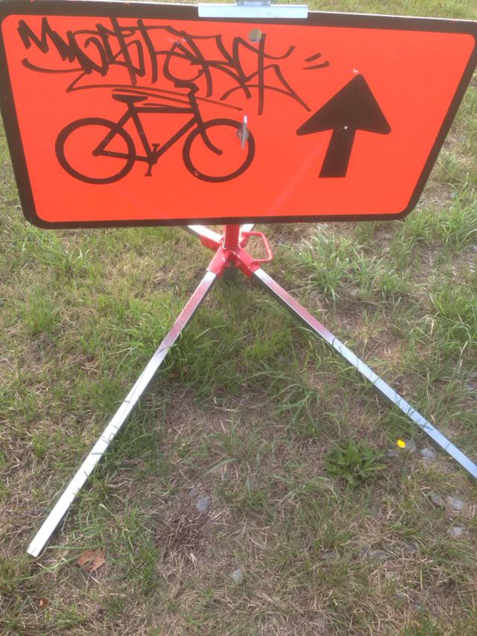 The photograph attached to this graffiti report