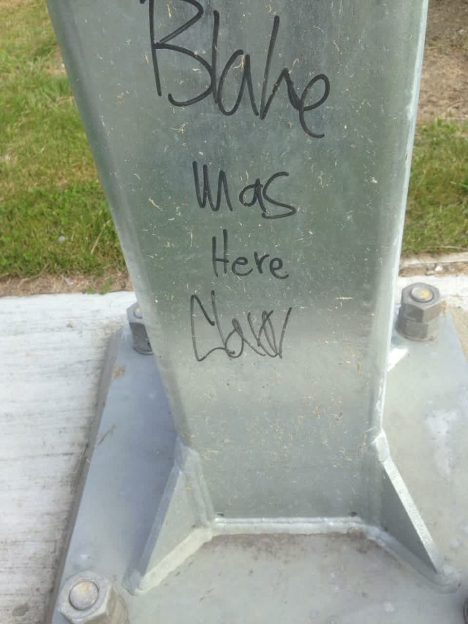 The photograph attached to this graffiti report